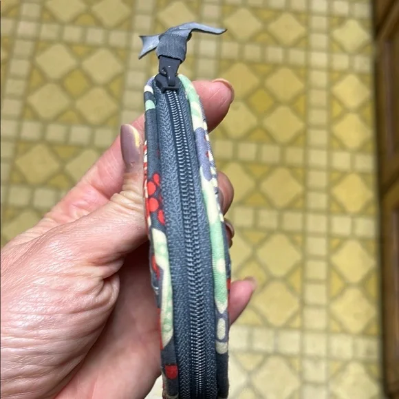 Like new Vera Bradley Gray Ribbon coin/card holder - Picture 6 of 15